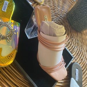 Brand New Pinkish creamy color night out heel